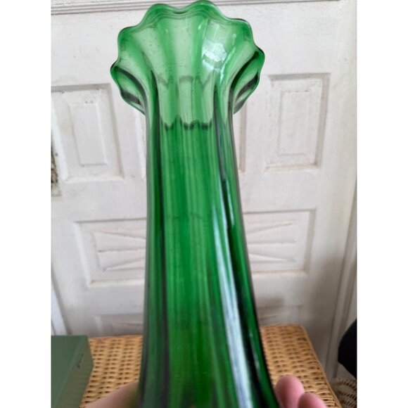 Antique Victorian Green Art Glass Fluted Flower Vase - Picture 5 of 15